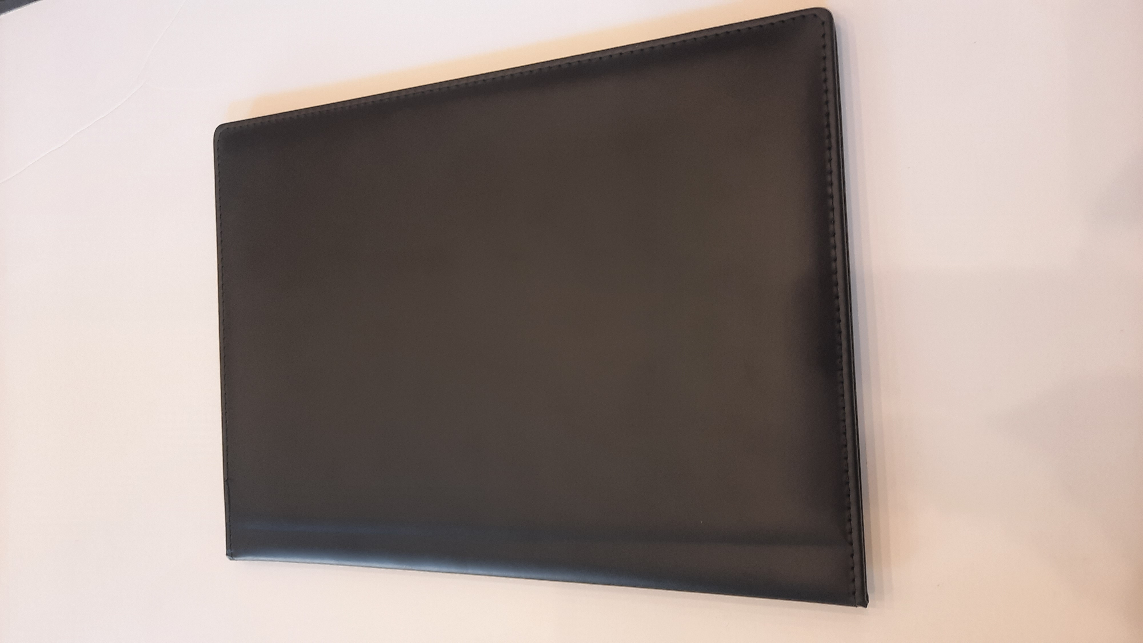 شهادة جلد اسود