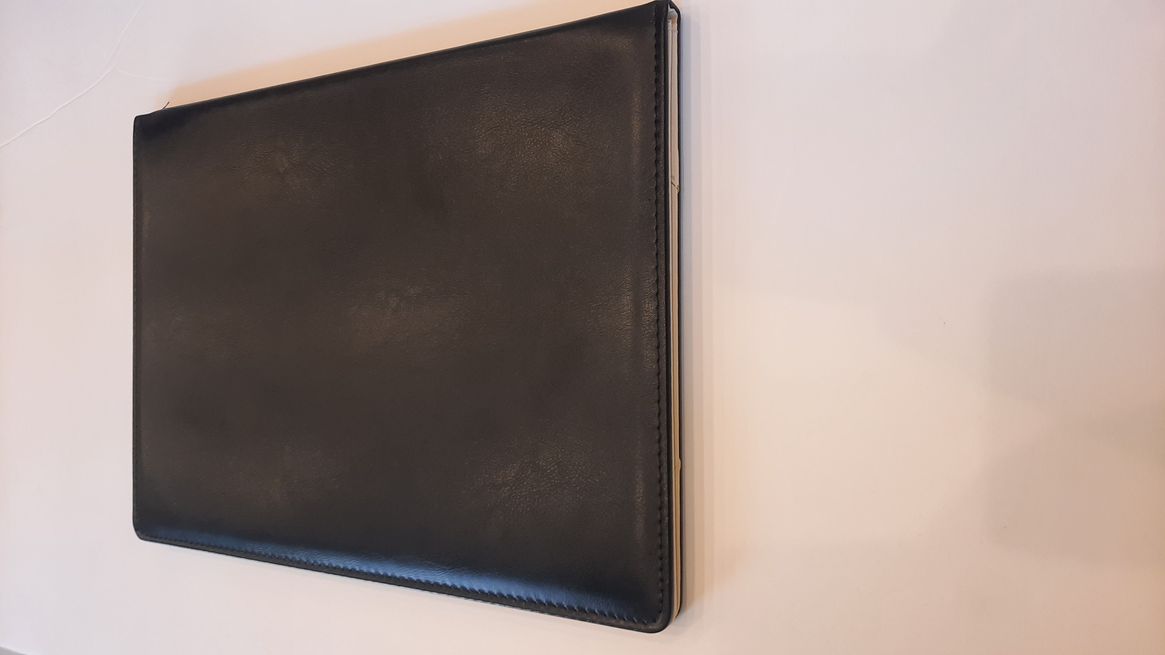 شهادة جلد فاخر لون اسود